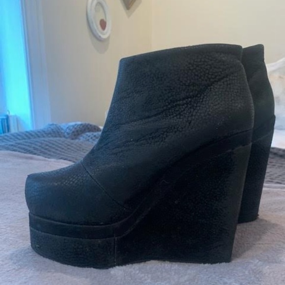 Black Platform heeled boots - Picture 1 of 3